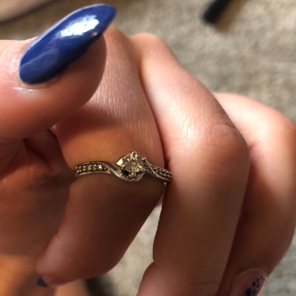 Diamond Ring - Picture 2 of 2